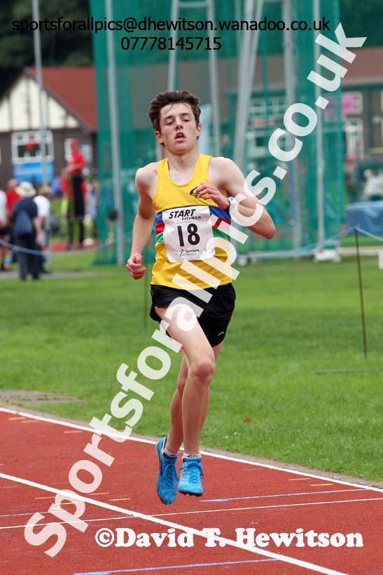 Mens 3000 metres at the Northern Inter-Counties under-17s and 15s at Witton Park, Blackburn. Photo: David T. Hewitson/Sports for All Pics